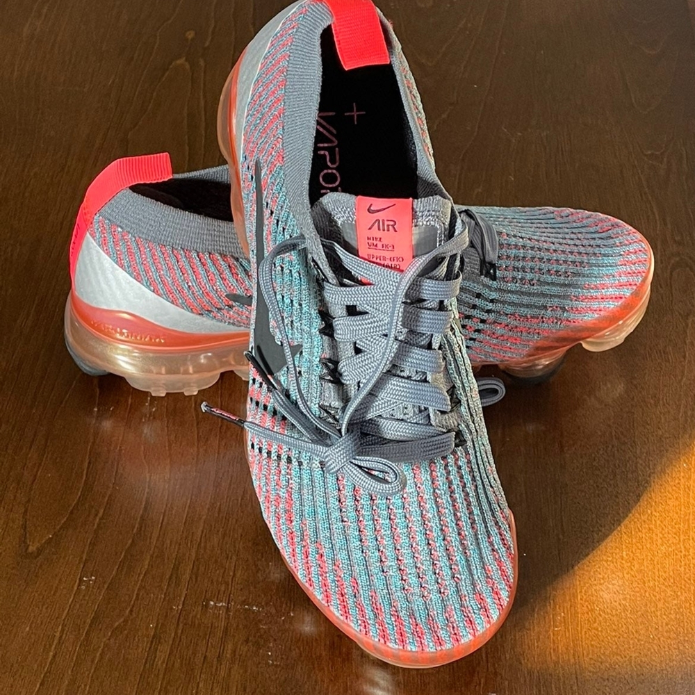 Nike vapormax flyknit 3 women size 8.5
